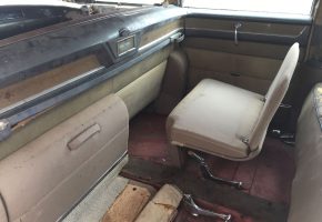 One of the jumps seats folded out - The fold-out jump seats work and don't look like they were used much